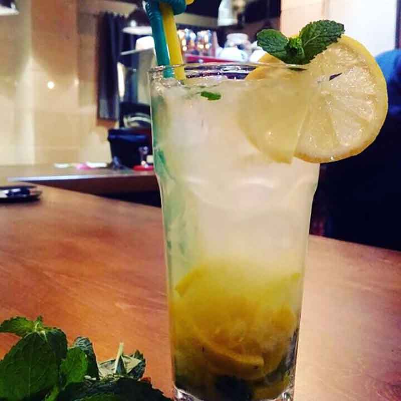 تصویر محیط کافه