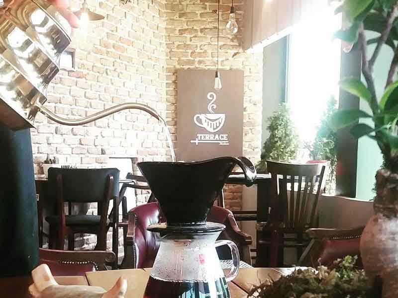 كافه بیرون بر فيل